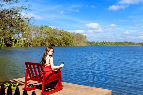 Nhóm bạn gái chi 2 tỷ đồng làm 'resort' bên hồ, vi vu mỏi chân mà không cần đi xa