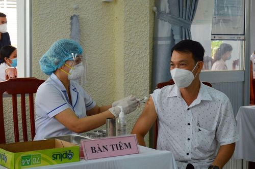 Tăng cường công tác tiêm chủng, kiểm soát biến chủng mới Omicron của virus SARS-CoV-2