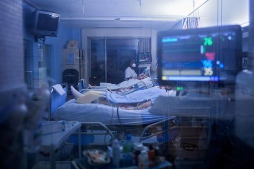 Nghiên cứu: Nguy cơ nhập viện vì biến chủng Omicron giảm nhiều so với Delta