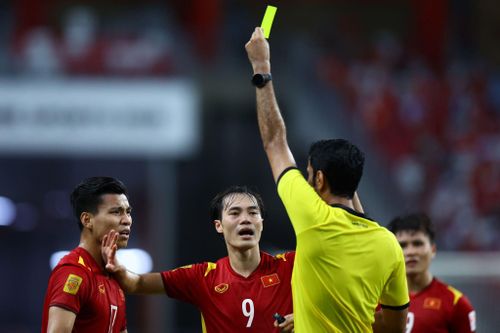 Tuyển Việt Nam thua Thái Lan không chỉ vì trọng tài