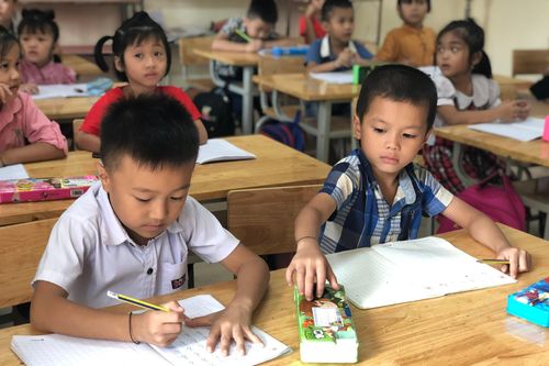 Học sinh lớp 1 và 2 ở Hà Nội kiểm tra học kỳ trực tiếp