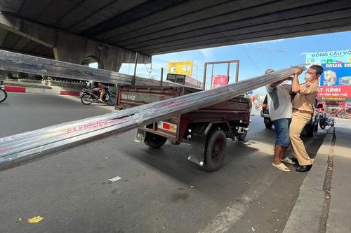 Cần xử lý nghiêm xe chở hàng cồng kềnh