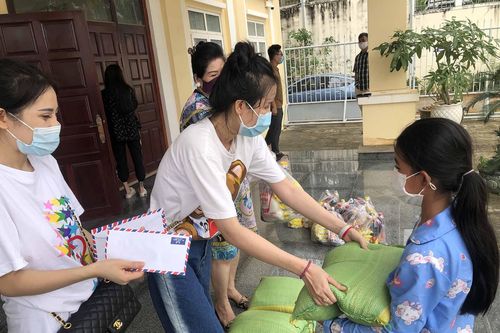 Ấm áp tình nghĩa đồng bào tại thành phố Preah Sihanouk, Campuchia