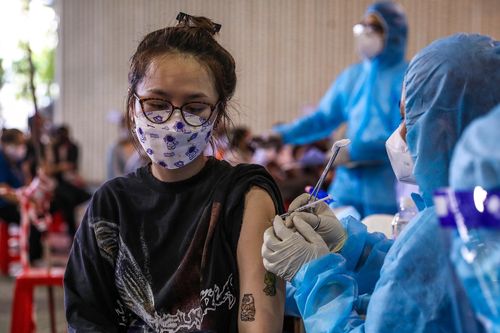 TP.HCM yêu cầu tiêm vaccine cho F0 vừa khỏi bệnh