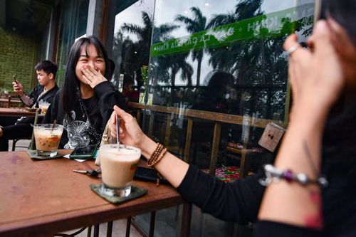 Các quận trung tâm Hà Nội dừng bán hàng ăn, uống tại chỗ