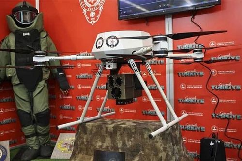 Phương tiện bay không người lái Eren trang bị vũ khí laser của Thổ Nhĩ Kỳ