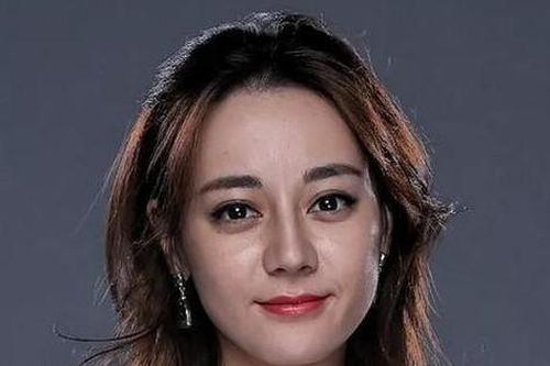 Soi ảnh chưa chỉnh sửa của Địch Lệ Nhiệt Ba, có còn xứng danh 'mỹ nhân Tân Cương'?