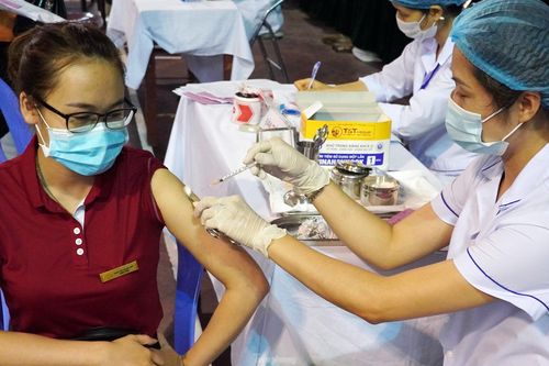Thêm 351 ca dương tính, Hải Phòng tiêm vắc xin bổ sung cho công nhân