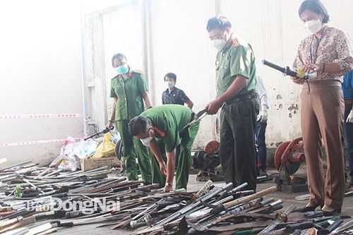 Tiêu hủy gần 2,7 ngàn vũ khí thô sơ, công cụ hỗ trợ
