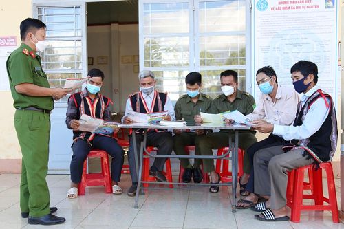 Người có uy tín góp sức giữ gìn an ninh trật tự