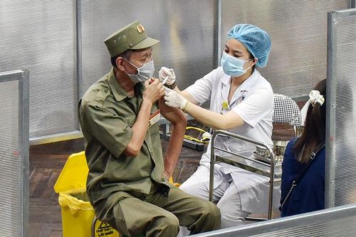 Quản lý, bảo vệ người thuộc nhóm nguy cơ cao mắc Covid-19