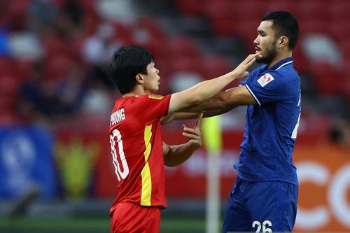Trung vệ tuyển Thái Lan: 'Đá với Việt Nam, sợ gì dính thẻ!'