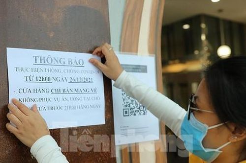 Hàng ăn, quán cà phê ở Hà Nội đồng loạt treo biển 'chỉ bán mang về'