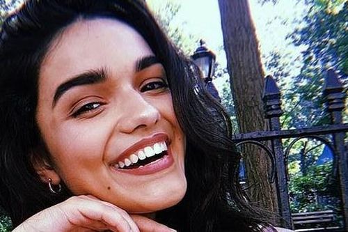 Mọi điều về Rachel Zegler: Từ nàng teen yêu ca hát tới 'cô Tuyết Gen Z' của Disney