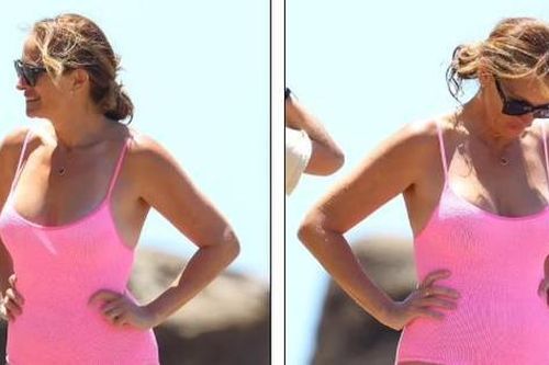 'Người đàn bà đẹp' Julia Roberts khoe dáng gợi cảm với áo tắm ở tuổi 54