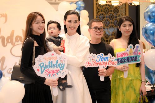 Con trai 1 tuổi đáng yêu, kháu khỉnh của người đẹp Sang Lê