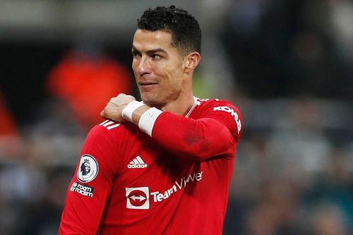 Ronaldo bị chỉ trích vì bỏ vào đường hầm