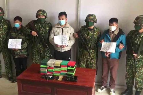 Bộ đội Biên phòng tỉnh Lào Cai bắt 3 đối tượng vận chuyển 40 bánh heroin