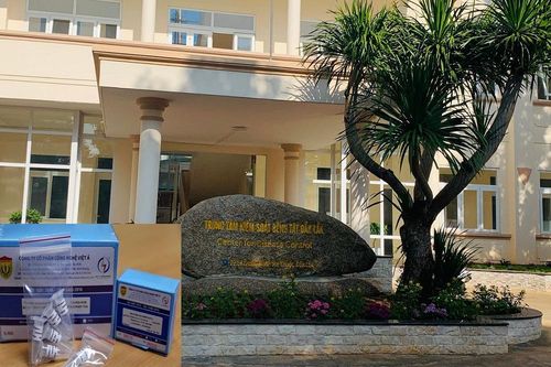 Công an làm việc với CDC Đắk Lắk về việc mua kit test của Cty Việt Á