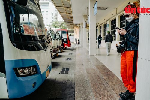 Bến xe đìu hiu ngày giáp Tết Dương lịch