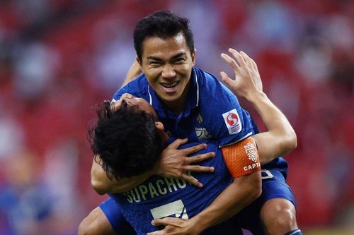 Đè bẹp Indonesia, Thái Lan chạm một tay vào ngôi vương AFF Cup