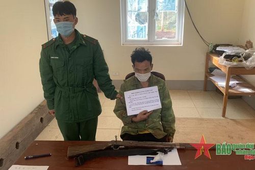 Bắt giữ đối tượng tàng trữ trái phép ma túy và vũ khí quân dụng