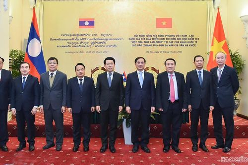 Việt Nam-Lào đánh giá kết quả thí điểm mô hình kiểm tra 'một cửa, một lần dừng' tại cửa khẩu quốc tế Lao Bảo-Den Savanh