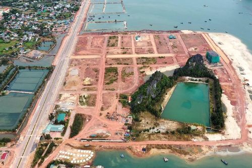 Loạt doanh nghiệp địa ốc bị ngân hàng siết nợ 'đất vàng' dịp cuối năm