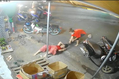 Triệu tập nhóm côn đồ đánh đập dã man chủ cửa hàng trái cây