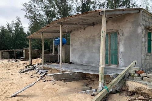 Thừa Thiên - Huế: Dân lo biển 'nuốt' mất nhà