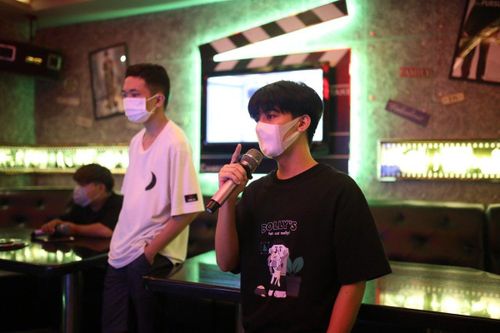 Sở Y tế TP.HCM nói gì về quy định giãn cách 4 m2 tại quán karaoke?