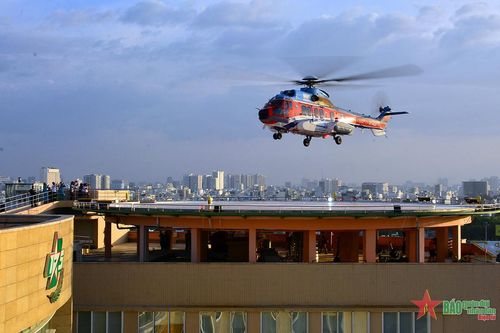 Huấn luyện bay trực thăng EC-225 ban ngày và đêm tại Bệnh viện Quân y 175