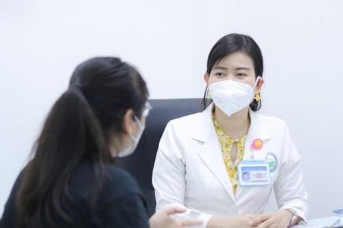 Cô gái trẻ 'tan nát hết vòng 1' vì đi spa lột da, làm hồng 'nhũ hoa'