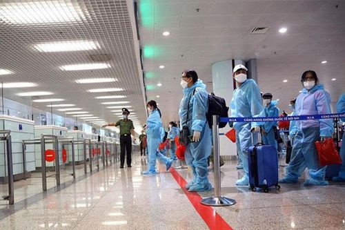 Hà Nội bỏ quy định cách ly người nhập cảnh từ quốc gia có chủng Omicron