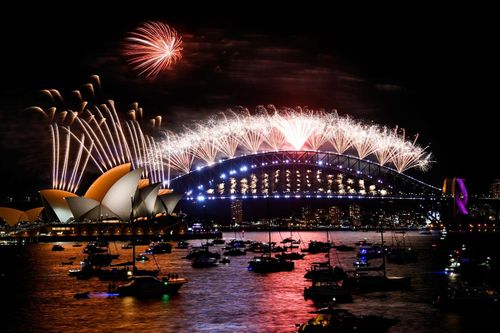 Australia bắn pháo hoa đón năm 2022 bất chấp dịch bệnh