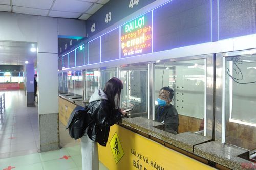 Bến xe, ga tàu Hà Nội thưa khách dịp Tết Dương lịch