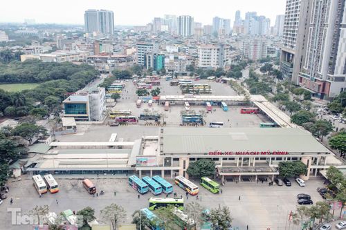 Bến xe khách đìu hiu trong ngày cuối cùng của năm 2021