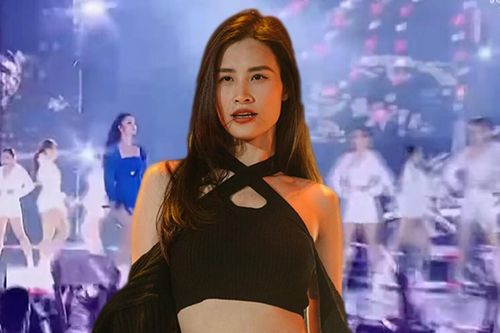 Đông Nhi trổ tài catwalk giữa lúc hát, thần thái 'đỉnh chóp' đủ làm model chưa?