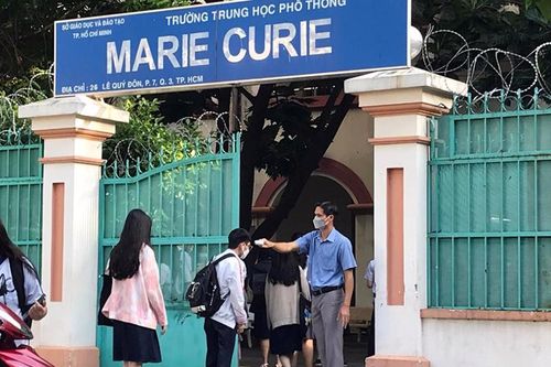 TP.HCM: Học sinh từ lớp 7 trở lên sẽ đi học từ ngày 04/01/2022