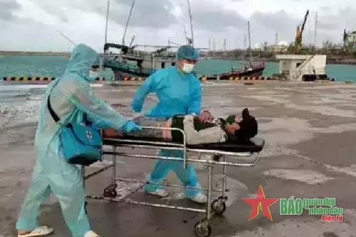 Đảo Song Tử Tây cấp cứu thành công ngư dân bị suy thận cấp