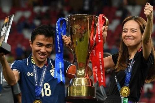 Chanathip nhận danh hiệu Cầu thủ xuất sắc nhất, đi vào lịch sử AFF Cup