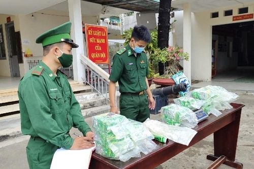 Phát hiện bao tải nặng 20kg nghi là ma túy trôi dạt vào bờ biển ở Côn Đảo