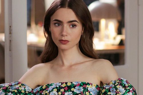 Lily Collins: 'Cảnh thân mật với bạn diễn nam luôn kỳ cục'