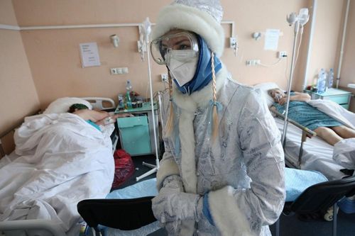 Covid-19: Nga sắp lưu hành vaccine Sputnik V dạng xịt mũi, ca nhiễm mới giảm mạnh
