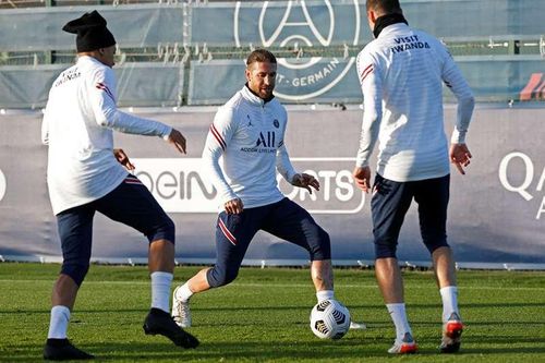 PSG bùng phát Covid-19, Messi vắng bóng trên sân tập