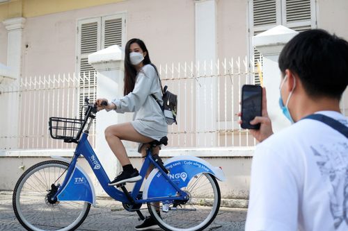Người dân TP.HCM xuống phố trong ngày cuối của kỳ nghỉ Tết Dương lịch