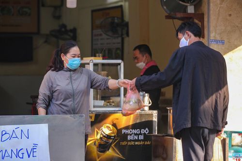 Thêm 3 quận Hà Nội tạm dừng các hoạt động không thiết yếu, hàng ăn tại chỗ