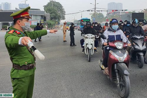 Người dân đổ về Thủ đô sau kỳ nghỉ Tết Dương lịch
