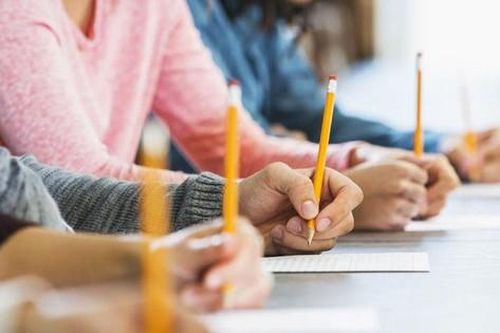 Đề thi Tiếng Việt của sinh viên Trung Quốc gây 'choáng' khi hỏi về quy luật thơ lục bát