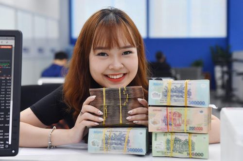 Mong lương tăng trong năm 2022